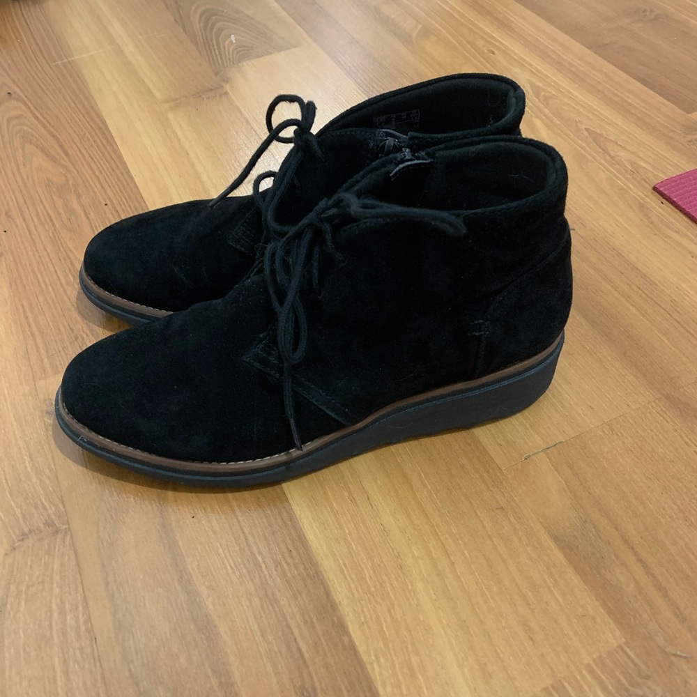 Collection by Clark’s Women’s comfort fashion boot